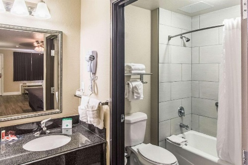 Econo Lodge Inn & Suites Corpus Christi image 17