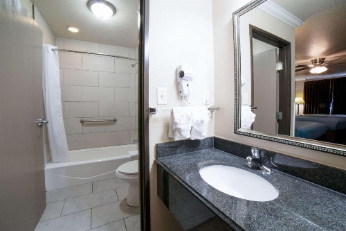 Econo Lodge Inn & Suites Corpus Christi image 32