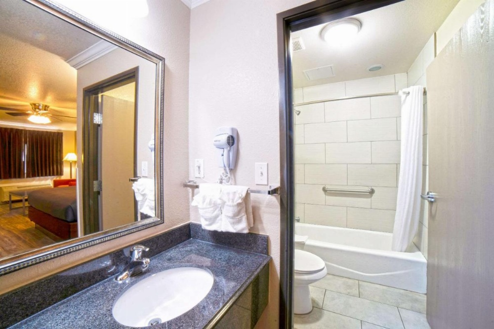 Econo Lodge Inn & Suites Corpus Christi Image 34