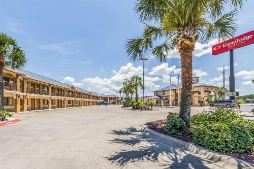 Econo Lodge Inn & Suites Corpus Christi image 8